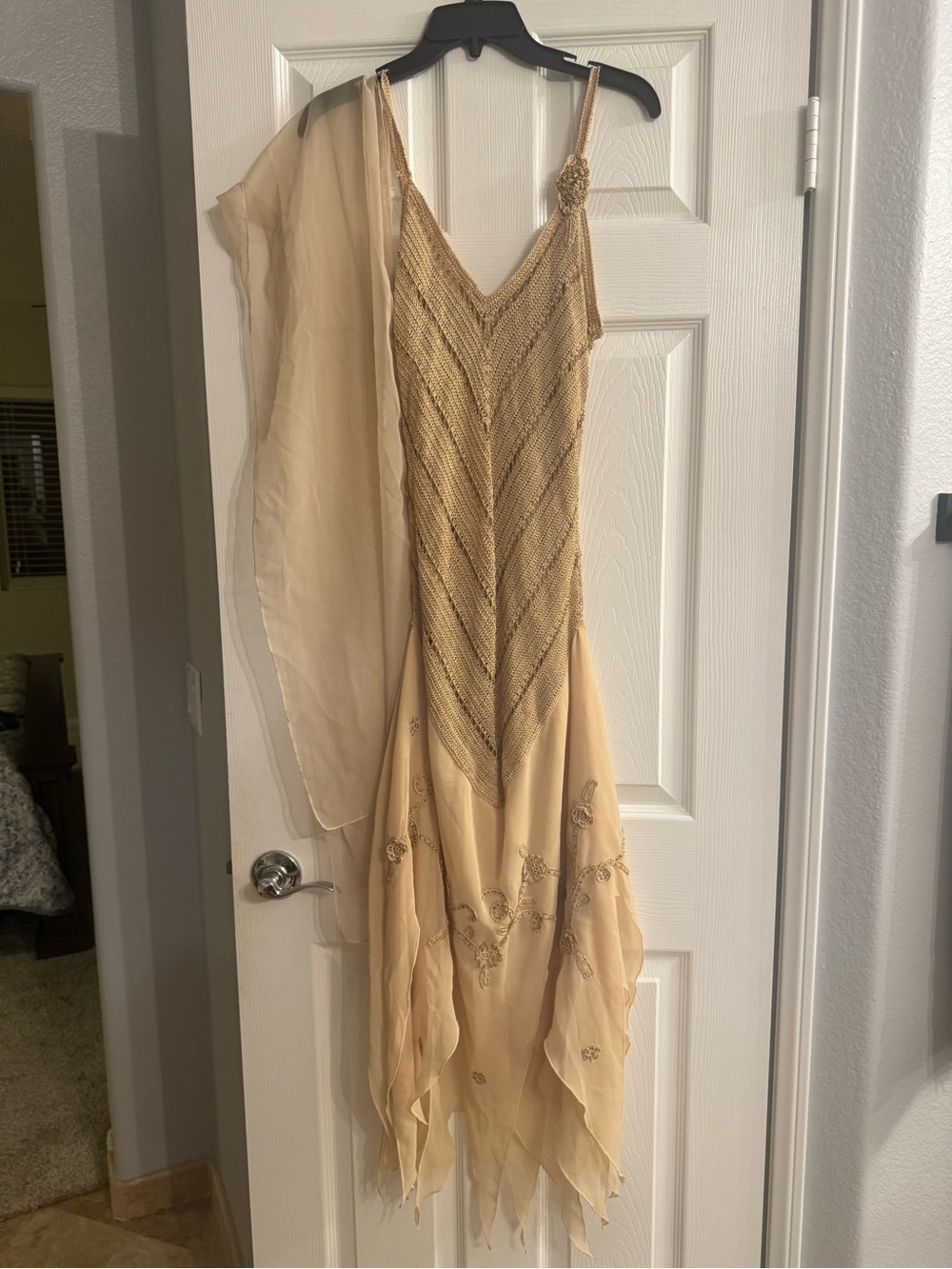 Elegant Beaded V-Neck Evening Dress in Champagne